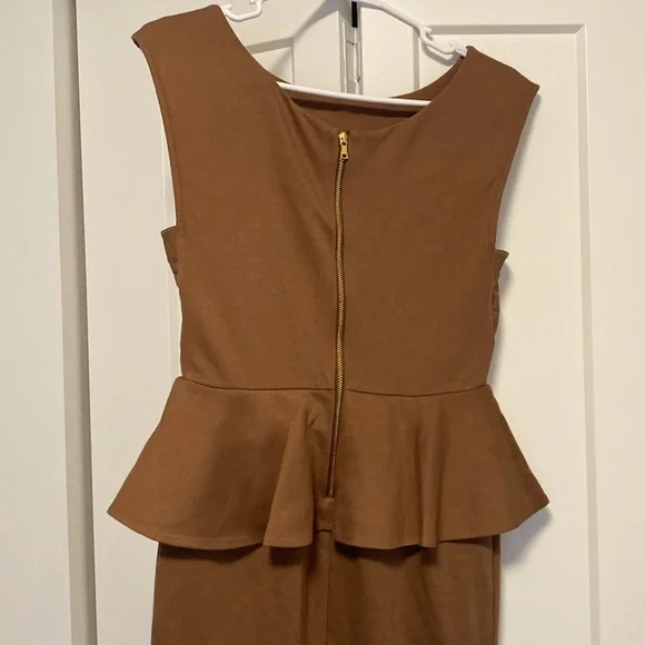 [Alice + Olivia] Employed Brown Sleeveless Peplum Pencil Midi Dress Women’s Sz 6 - Picture 6 of 10